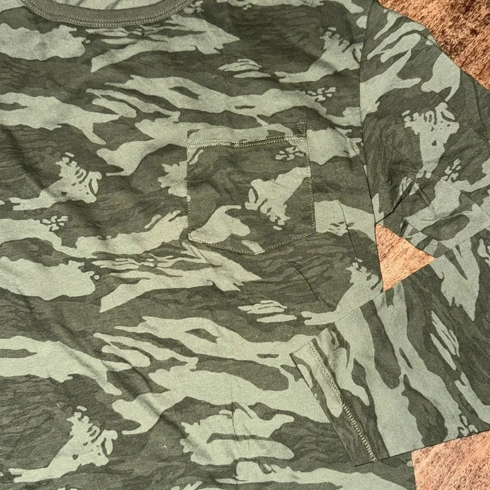 Camo long sleeved tee xl